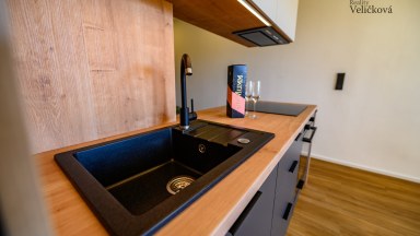 Pronájem luxusního bytu 1+kk se zasklenou lodžií v Hradci Králové - Moravské Předměstí