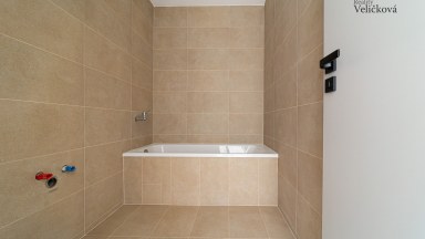 Prodej krásného, nově zrekonstruovaného družstevního bytu 3+1 v ul. M. Horákové, Hradec Králové