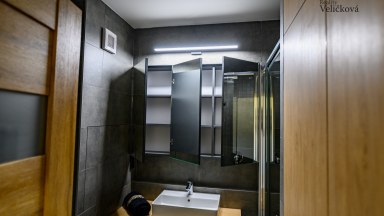 Pronájem luxusního bytu 1+kk se zasklenou lodžií v Hradci Králové - Moravské Předměstí