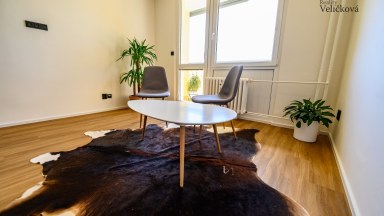 Pronájem luxusního bytu 1+kk se zasklenou lodžií v Hradci Králové - Moravské Předměstí