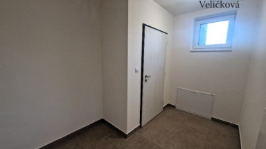 Pronájem krásného bytu 2+kk s parkovacím stáním ve Smiřicích