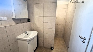 Pronájem krásného bytu 2+kk s parkovacím stáním ve Smiřicích