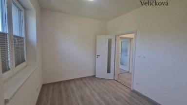 Pronájem krásného bytu 2+kk s parkovacím stáním ve Smiřicích