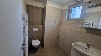 Pronájem krásného bytu 2+kk s parkovacím stáním ve Smiřicích