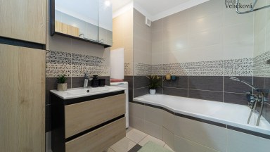 Krásný, zrekonstruovaný byt 3+1 s balkonem v Hradci Králové - Sekaninova