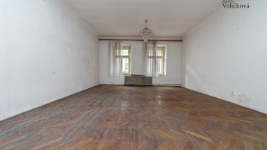 Prodej historického činžovního domu přímo na Velkém náměstí v Hradci Králové 