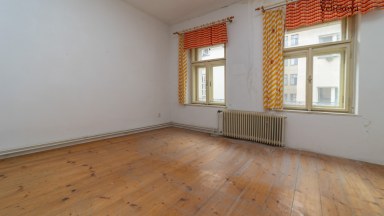 Prodej historického činžovního domu přímo na Velkém náměstí v Hradci Králové 