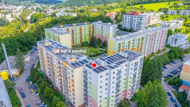 Prodej slunného bytu 3+1, 76m², s balkonem a nádherným výhledem – Náchod (Staré Město nad Metují)