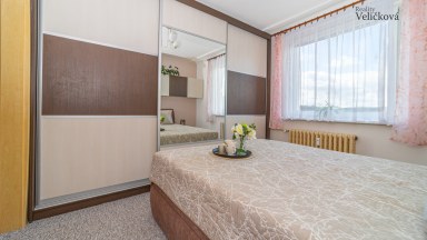 Prodej slunného bytu 3+1, 76m², s balkonem a nádherným výhledem – Náchod (Staré Město nad Metují)