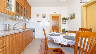 Prodej slunného bytu 3+1, 76m², s balkonem a nádherným výhledem – Náchod (Staré Město nad Metují)