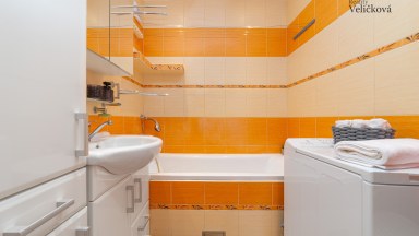 Prodej slunného bytu 3+1, 76m², s balkonem a nádherným výhledem – Náchod (Staré Město nad Metují)