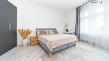 Vkusně zrekonstruovaný byt 3+kk v centru města Hradce Králové s možností využívání zahrady ve dvoře