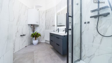 Vkusně zrekonstruovaný byt 3+kk v centru města Hradce Králové s možností využívání zahrady ve dvoře