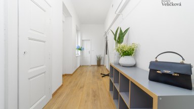 Vkusně zrekonstruovaný byt 3+kk v centru města Hradce Králové s možností využívání zahrady ve dvoře