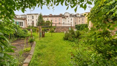 Vkusně zrekonstruovaný byt 3+kk v centru města Hradce Králové s možností využívání zahrady ve dvoře