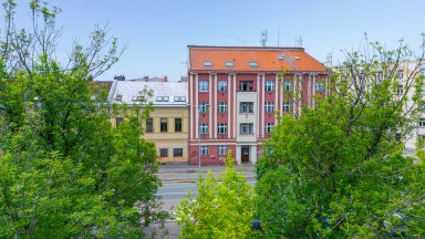 Vkusně zrekonstruovaný byt 3+kk v centru města Hradce Králové s možností využívání zahrady ve dvoře