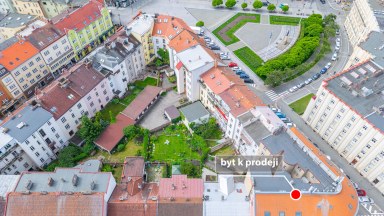 Vkusně zrekonstruovaný byt 3+kk v centru města Hradce Králové s možností využívání zahrady ve dvoře