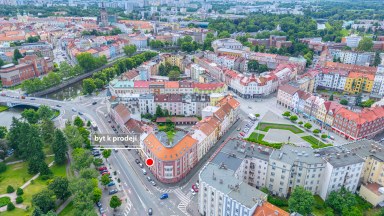 Vkusně zrekonstruovaný byt 3+kk v centru města Hradce Králové s možností využívání zahrady ve dvoře