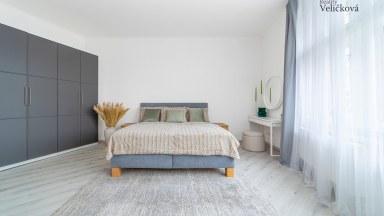 Vkusně zrekonstruovaný byt 3+kk v centru města Hradce Králové s možností využívání zahrady ve dvoře