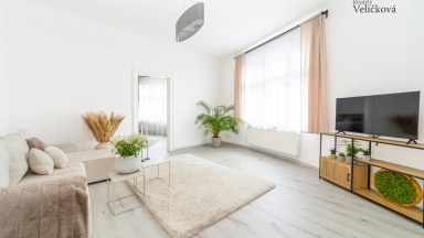 Vkusně zrekonstruovaný byt 3+kk v centru města Hradce Králové s možností využívání zahrady ve dvoře