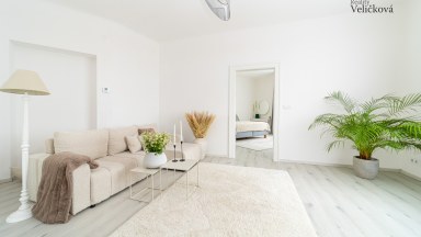 Vkusně zrekonstruovaný byt 3+kk v centru města Hradce Králové s možností využívání zahrady ve dvoře