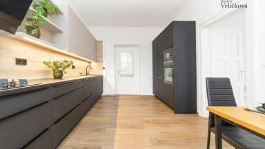 Vkusně zrekonstruovaný byt 3+kk v centru města Hradce Králové s možností využívání zahrady ve dvoře