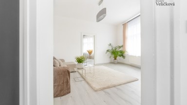 Vkusně zrekonstruovaný byt 3+kk v centru města Hradce Králové s možností využívání zahrady ve dvoře