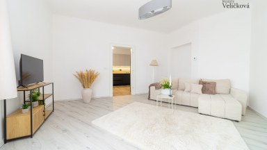 Vkusně zrekonstruovaný byt 3+kk v centru města Hradce Králové s možností využívání zahrady ve dvoře