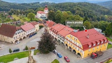 Prodej historického činžovního domu v úpatí krkonošského národního parku 