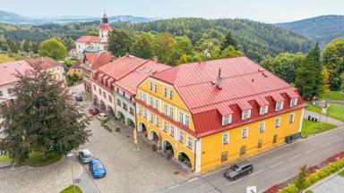 Prodej historického činžovního domu v úpatí krkonošského národního parku 