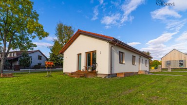 Prodej útulné novostavby rodinného domu 5+kk v obci Krakovany
