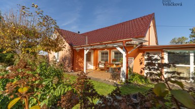 Prodej útulného rodinného domu 93 m2 k trvalému bydlení i rekreaci, s pozemkem 386 m2, Stará Skřeněř