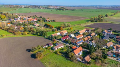 Prodej ideálního stavebního pozemku v obci Stará Skřeneř (Nový Bydžov) v klidné přírodě