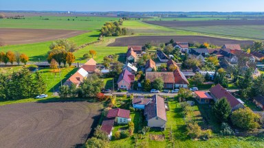 Prodej ideálního stavebního pozemku v obci Stará Skřeneř (Nový Bydžov) v klidné přírodě