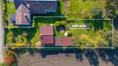 Prodej útulného rodinného domu s okrasnou zahradou a stavební parcelou 