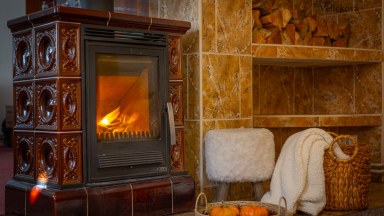 Prodej útulného rodinného domu s okrasnou zahradou a stavební parcelou 