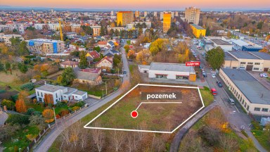 Pronájem víceúčelového komerčního pozemku – Hradec Králové