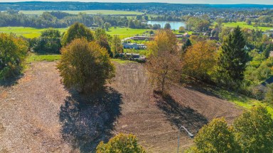 Prodej úchvatného pozemku určeného k výstavbě luxusní vily na Novém Hradci Králové, ulice Zámeček