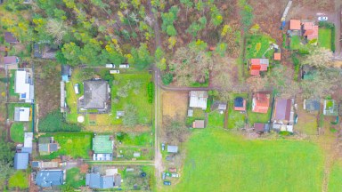 Prodej nádherného pozemku určeného k výstavbě rekreačního objektu v Hradci Králové - Roudničce