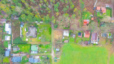 Prodej nádherného pozemku určeného k výstavbě rekreačního objektu v Hradci Králové - Roudničce