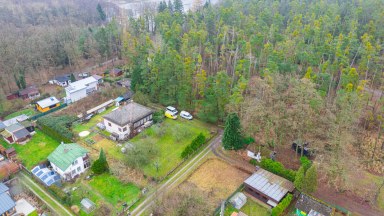 Prodej nádherného pozemku určeného k výstavbě rekreačního objektu v Hradci Králové - Roudničce