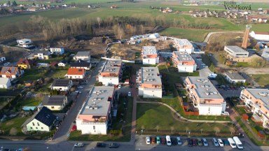 Pronájem útulného bytu 2+kk s balkonem a parkovacím stáním – Svobodné Dvory, Hradec Králové