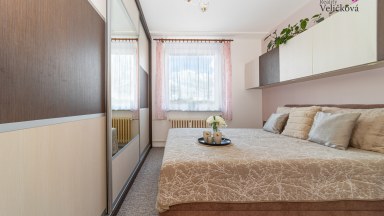 Prodej prostorného bytu 3+1, 76m², s balkonem a nádherným výhledem – Náchod (Staré Město nad Metují)