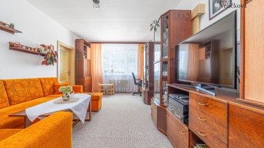 Prodej prostorného bytu 3+1, 76m², s balkonem a nádherným výhledem – Náchod (Staré Město nad Metují)