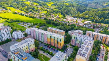 Prodej prostorného bytu 3+1, 76m², s balkonem a nádherným výhledem – Náchod (Staré Město nad Metují)