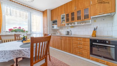 Prodej prostorného bytu 3+1, 76m², s balkonem a nádherným výhledem – Náchod (Staré Město nad Metují)