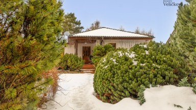 Nádherná novostavba rodinného domu 3+kk s možností přístavby až 2 pokojů, přímo u lesa ve Svinarech