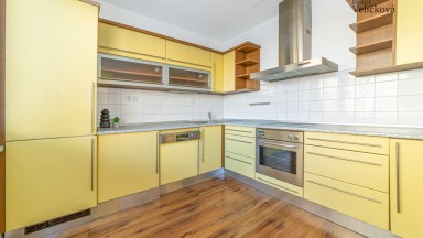 Prodej zrekonstruovaného bytu 3+kk/3+1 v Hradci Králové - Formánkova ulice (Moravské Předměstí)