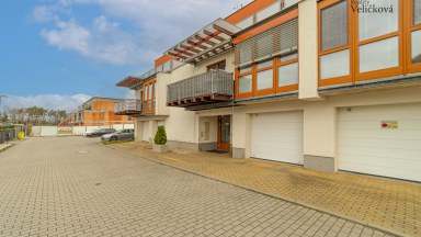 Pronájem pěkného bytu 3+kk včetně parkovacího stání v Hradci Králové- ulice K Meteoru 