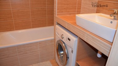 Prodej krásného, kompletně zrekonstruovaného bytu 3+1 v HK - LK II.